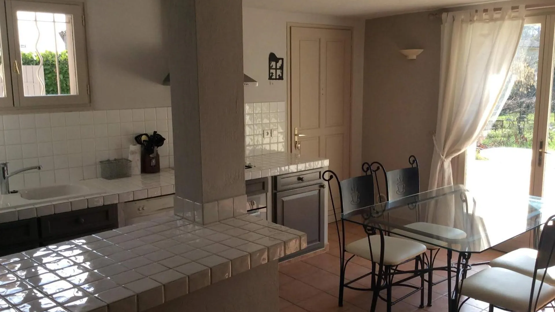 Holiday home Appartement Rez De Jardin De Villa Avec Piscine Roquefort-les-Pins