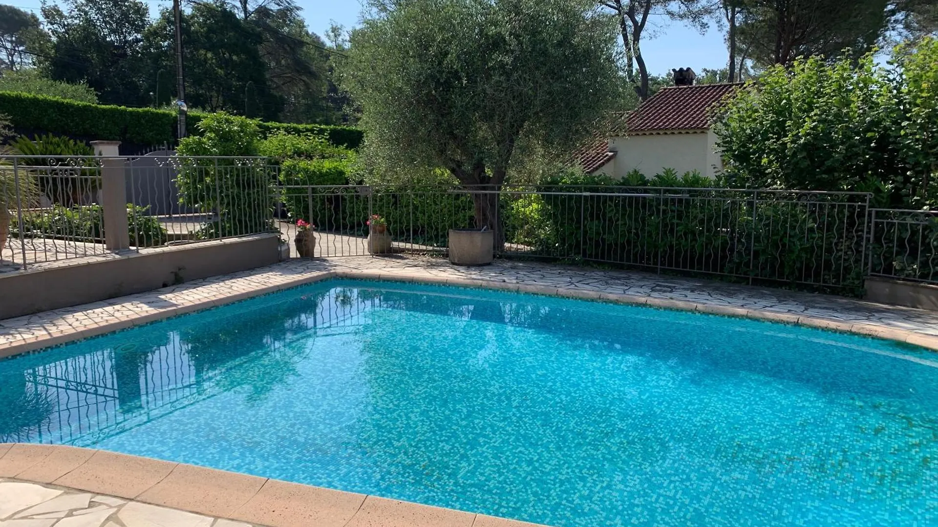 Appartement Rez De Jardin De Villa Avec Piscine Roquefort-les-Pins
